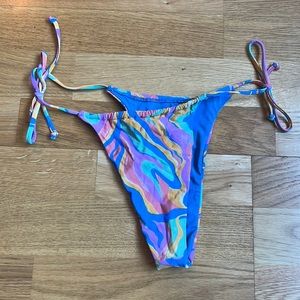 WAVY BIKINI BOTTOM THONG